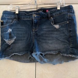 Torrid blue denim frayed hem short booty shorts.